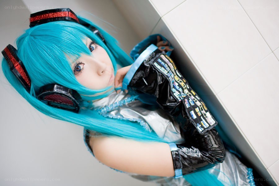cosplayer as blue-haired character