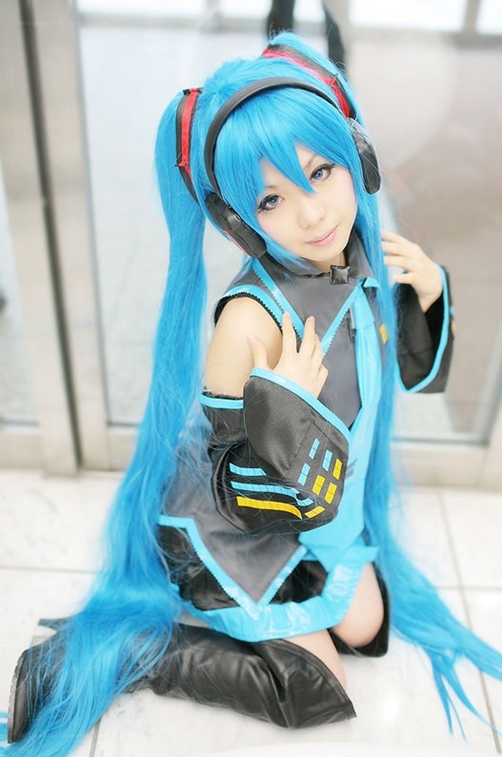 cosplayer as blue-haired character