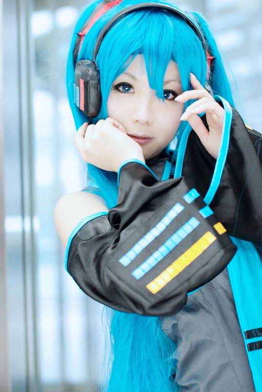 cosplayer as blue-haired character
