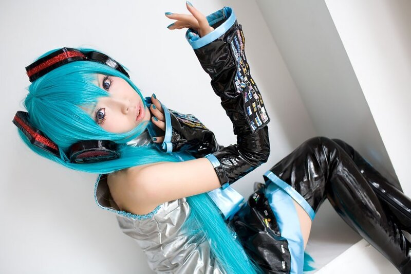 cosplayer as blue-haired character