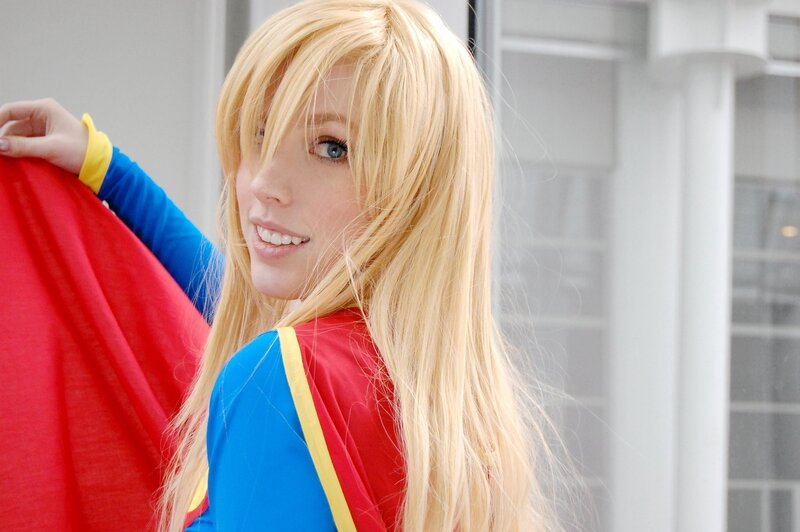 cosplayer as captain marvel