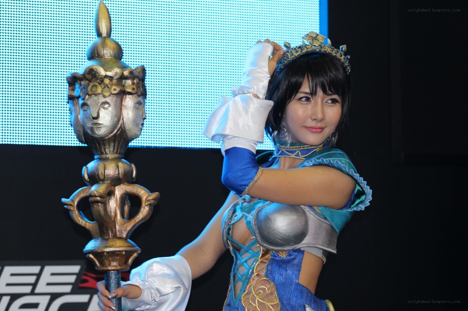 cosplayer as female character