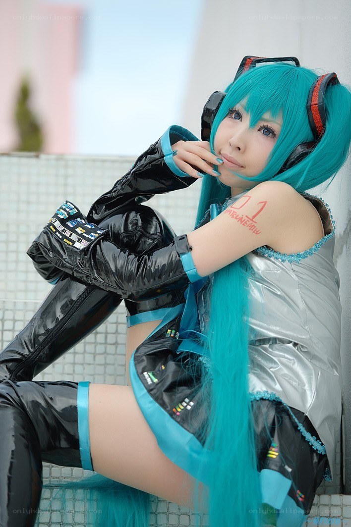 cosplayer as Hatsune Miku