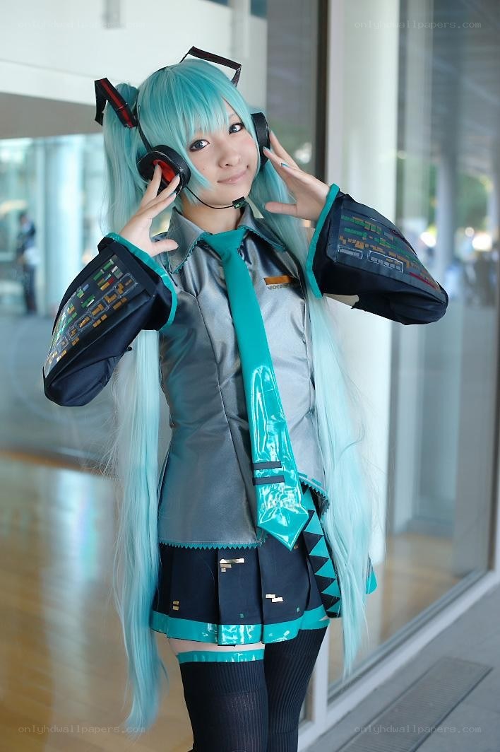 cosplayer as Hatsune Miku