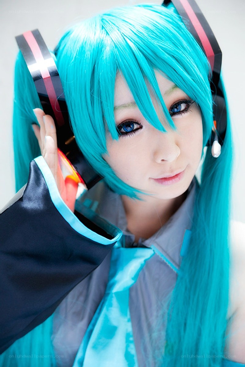 cosplayer as Hatsune Miku