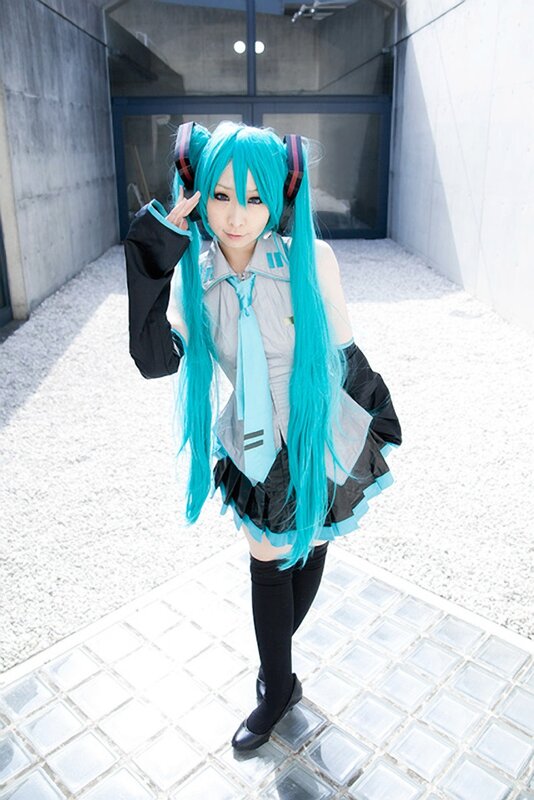 cosplayer as Hatsune Miku