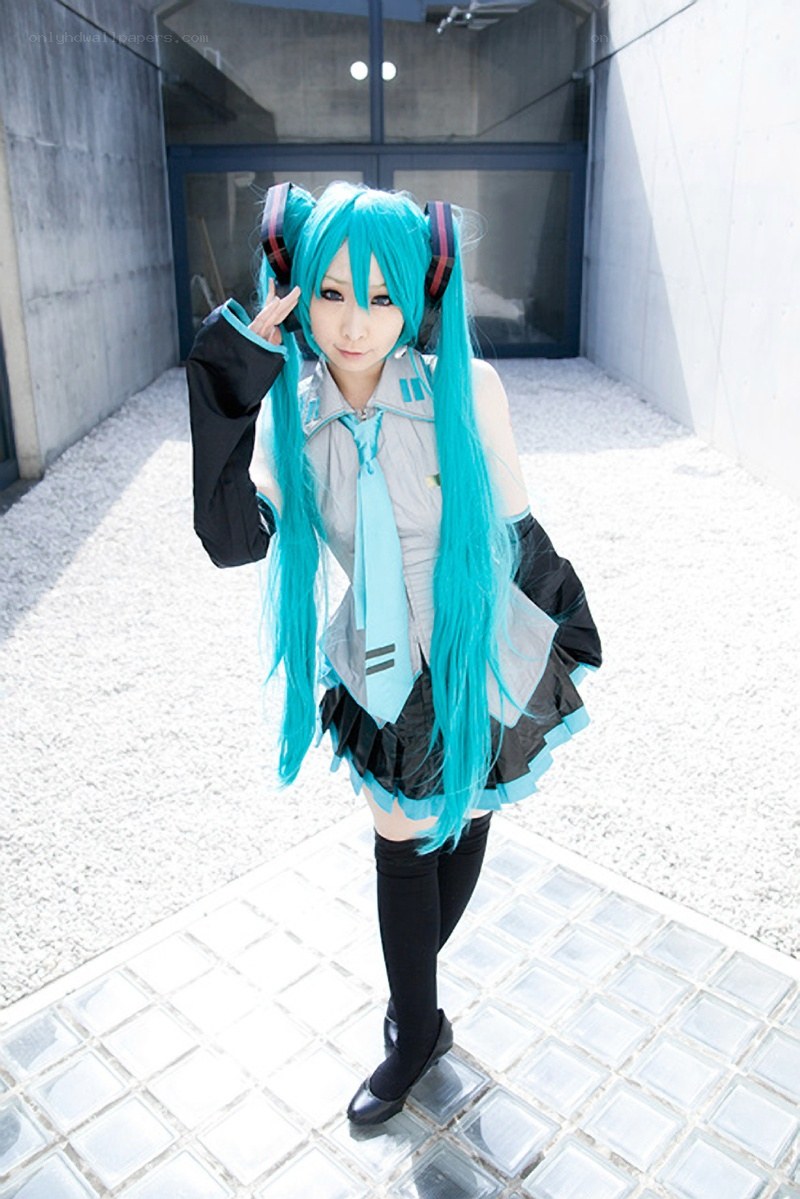 cosplayer as Hatsune Miku