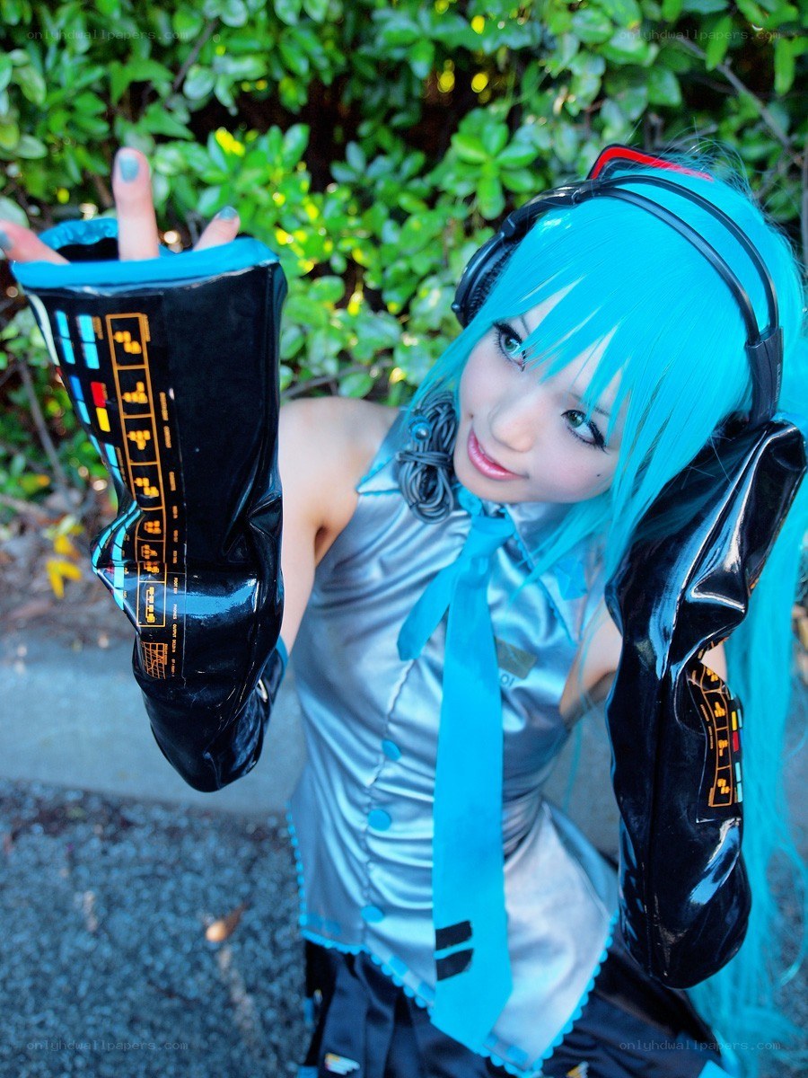 cosplayer as Hatsune Miku