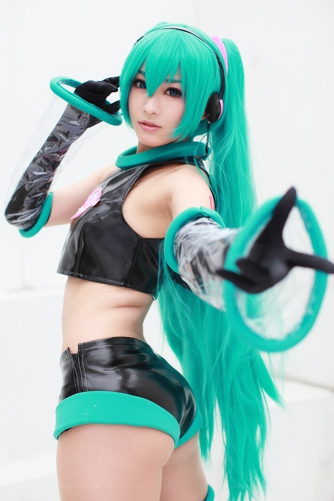 cosplayer as Hatsune Miku