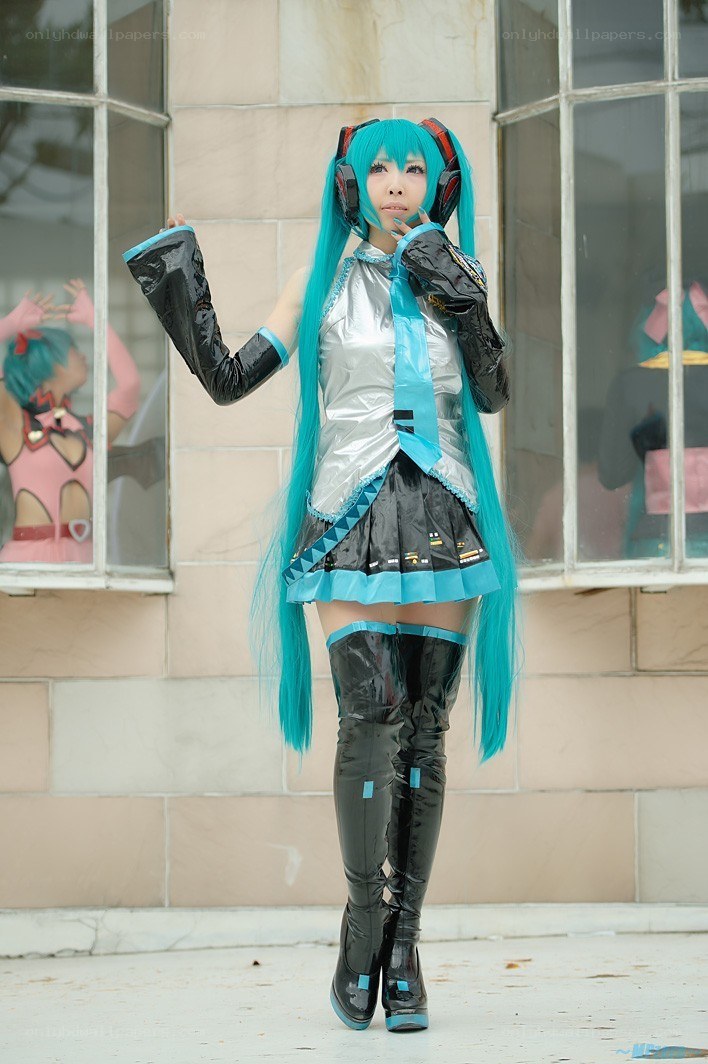 cosplayer as Hatsune Miku