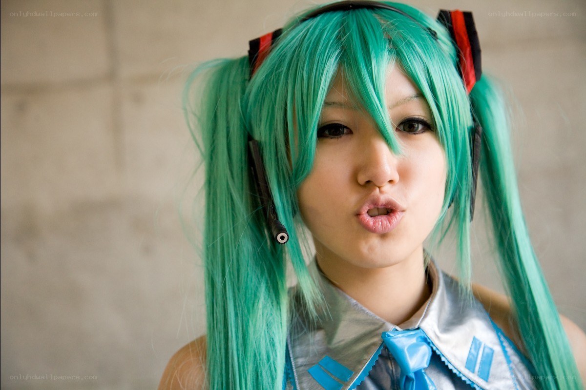 cosplayer as Hatsune Miku