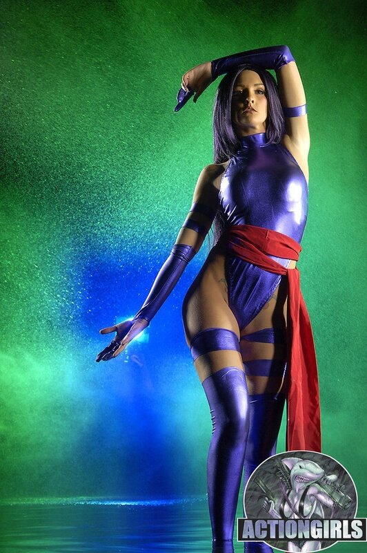 cosplayer as raven