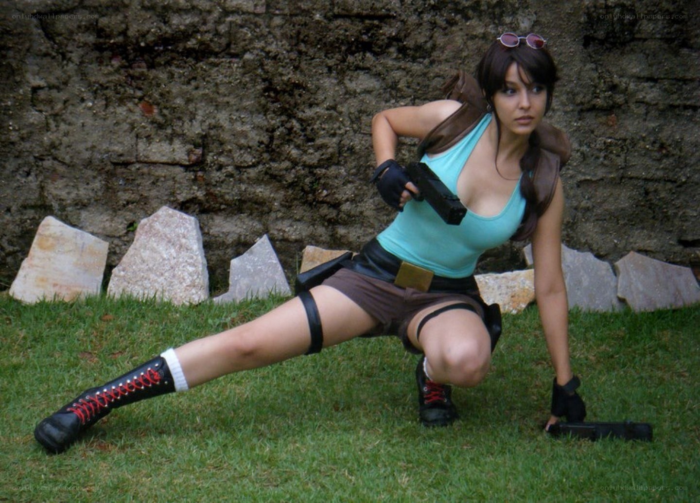 cosplayer as tomb raider