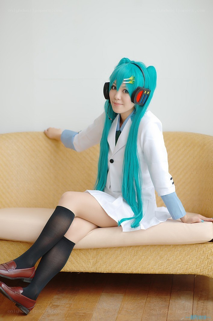 cosplayer as vocaloid character