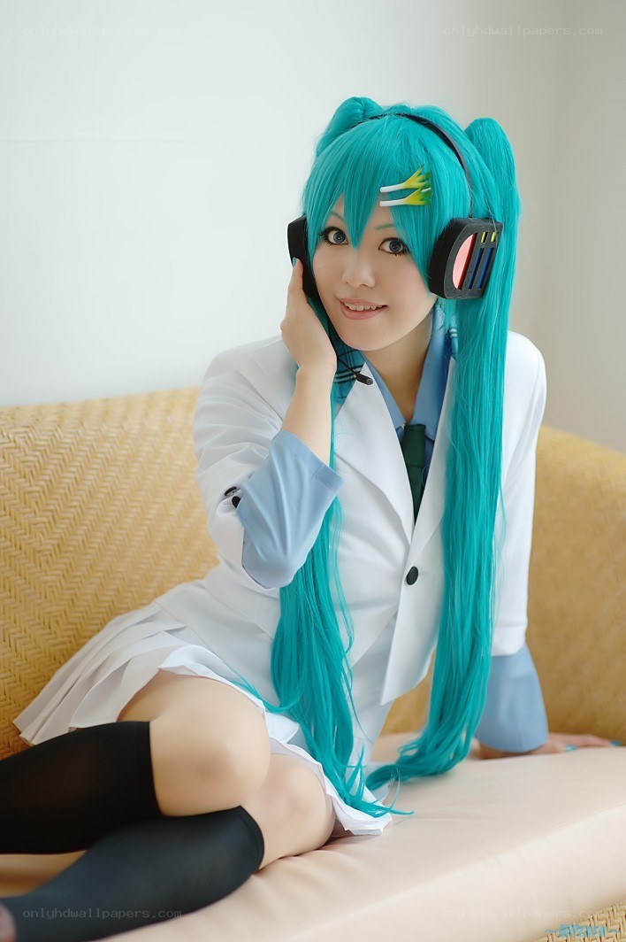 cosplayer as vocaloid character