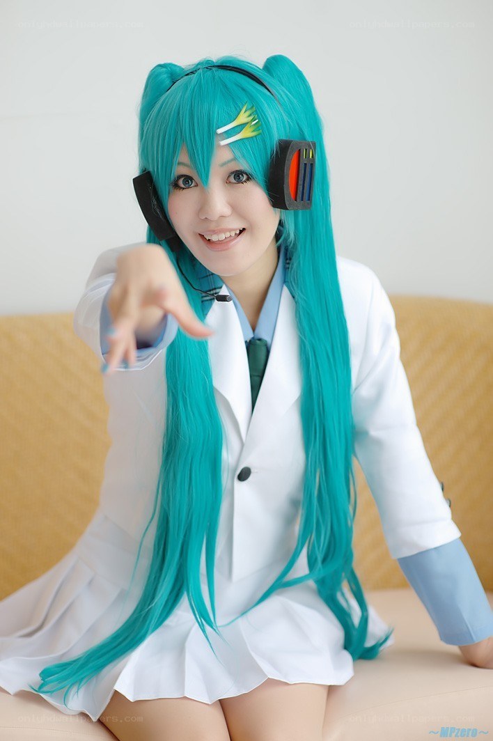 cosplayer as vocaloid character