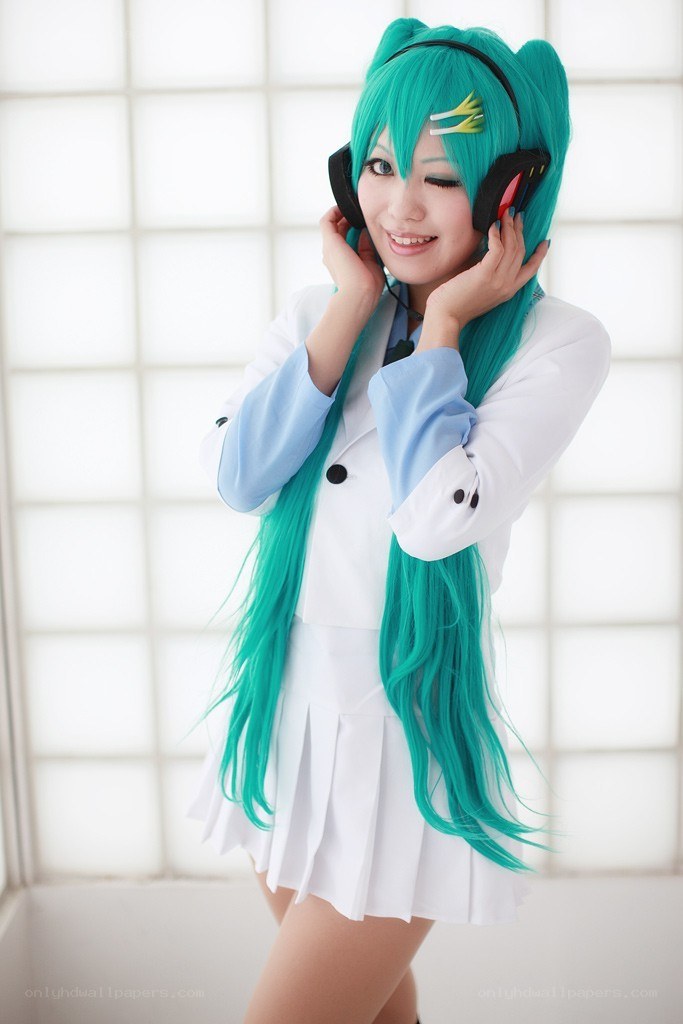 cosplayer as vocaloid character