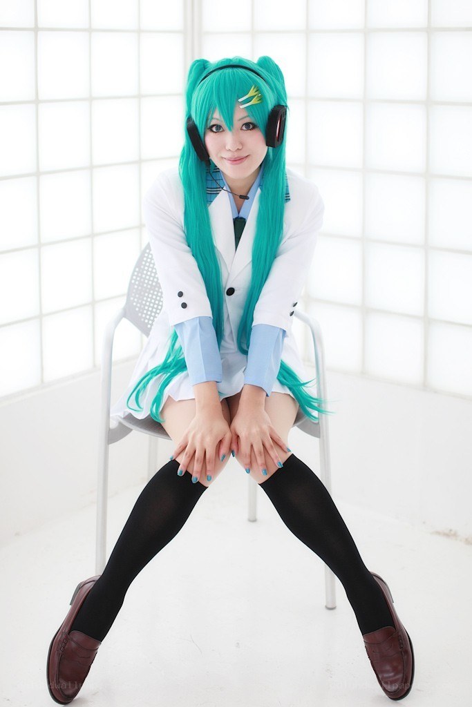 cosplayer as vocaloid character
