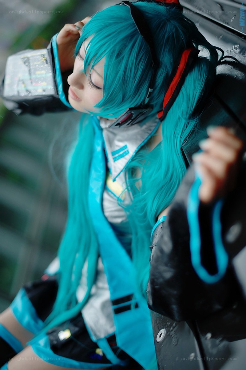 cosplayer as vocaloid character