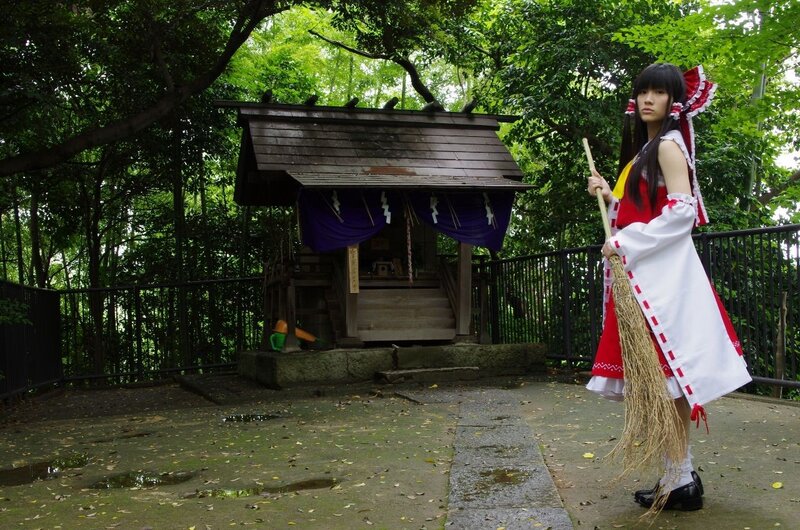 cosplayer at a shrine