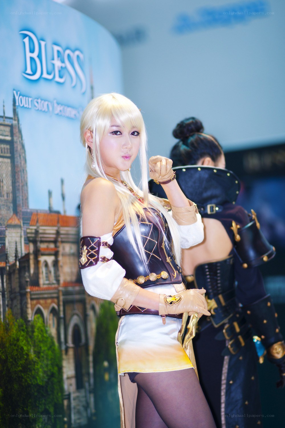cosplayer at bless event