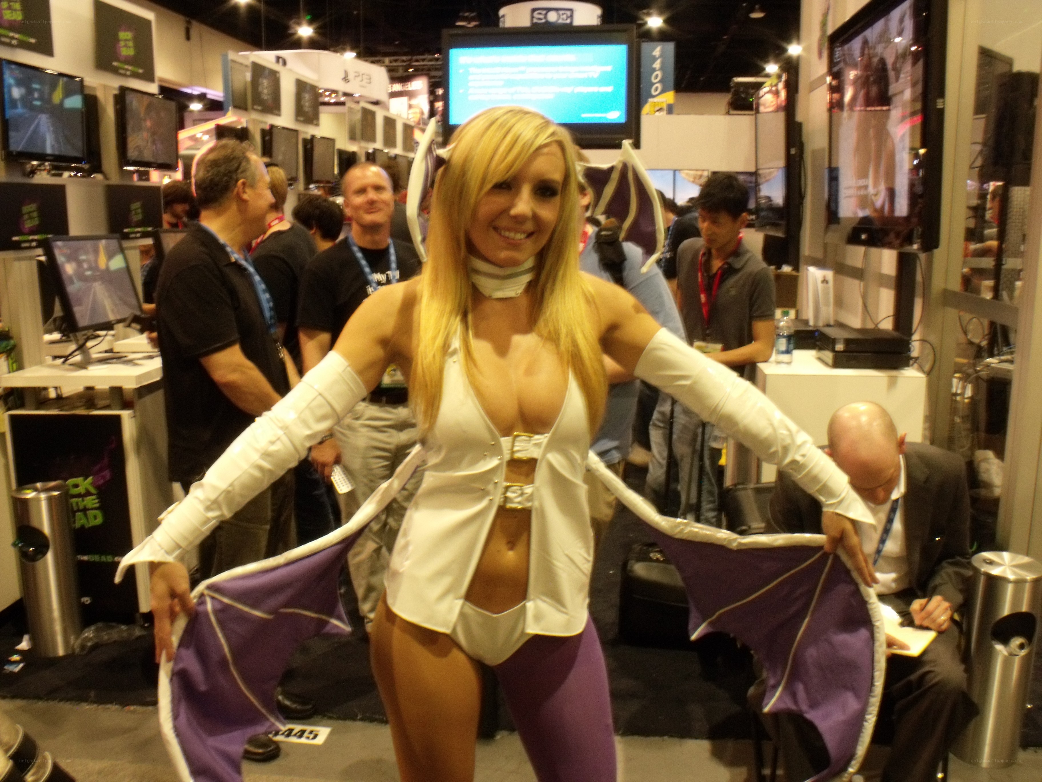 cosplayer at gaming convention
