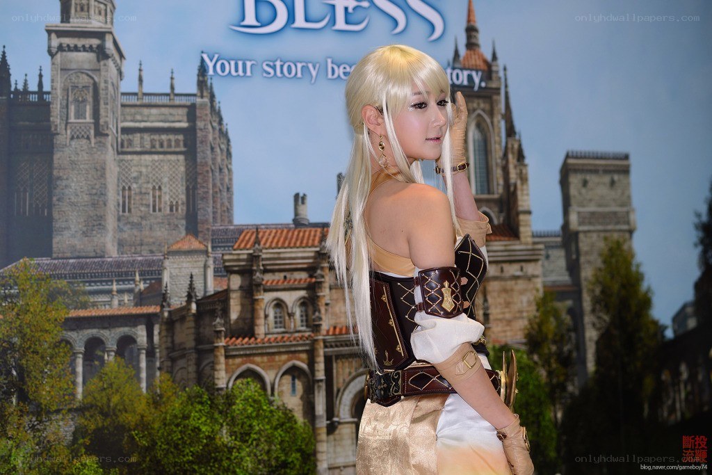 cosplayer at gaming event