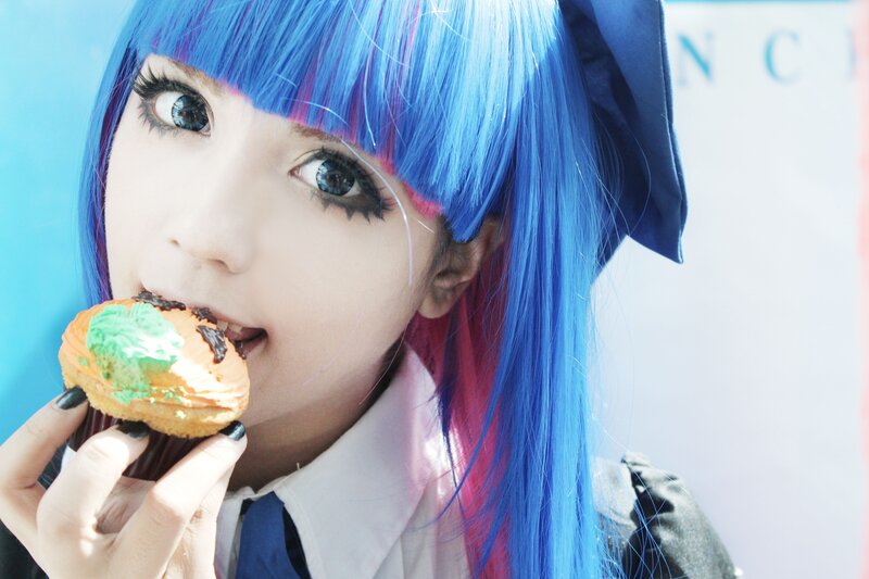 cosplayer eating a cupcake