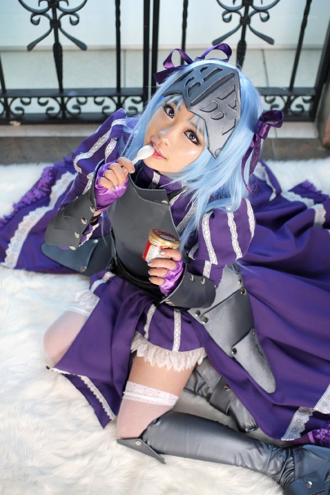 cosplayer eating ice cream