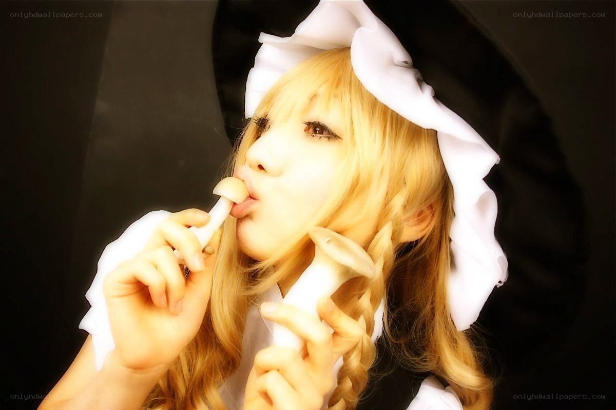 cosplayer eating mushrooms