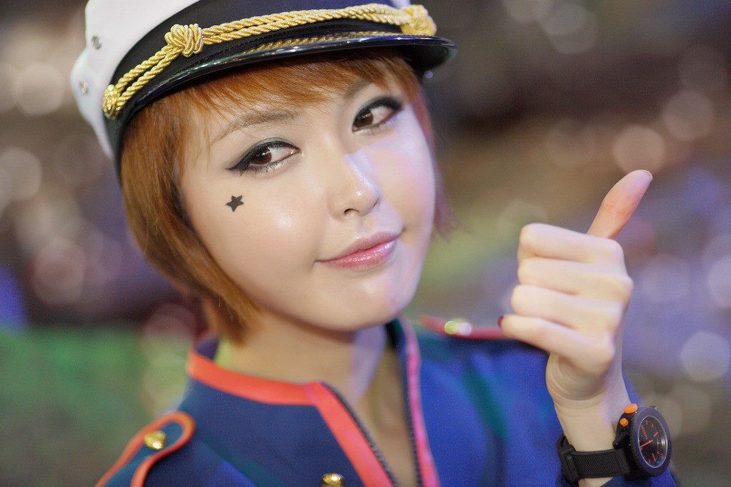cosplayer giving a thumbs-up