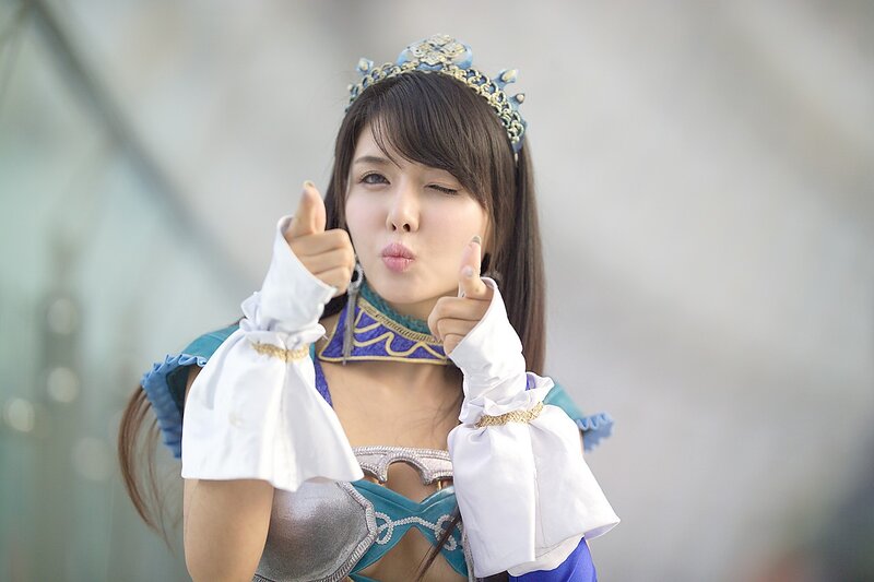 cosplayer giving thumbs up