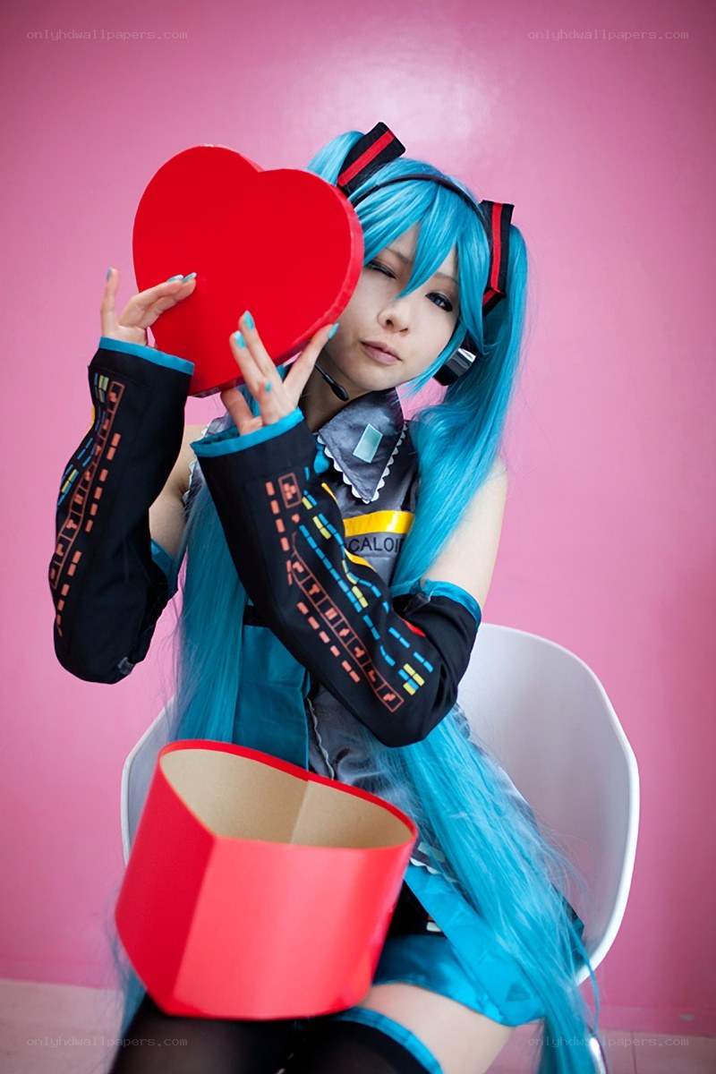 cosplayer holding heart box