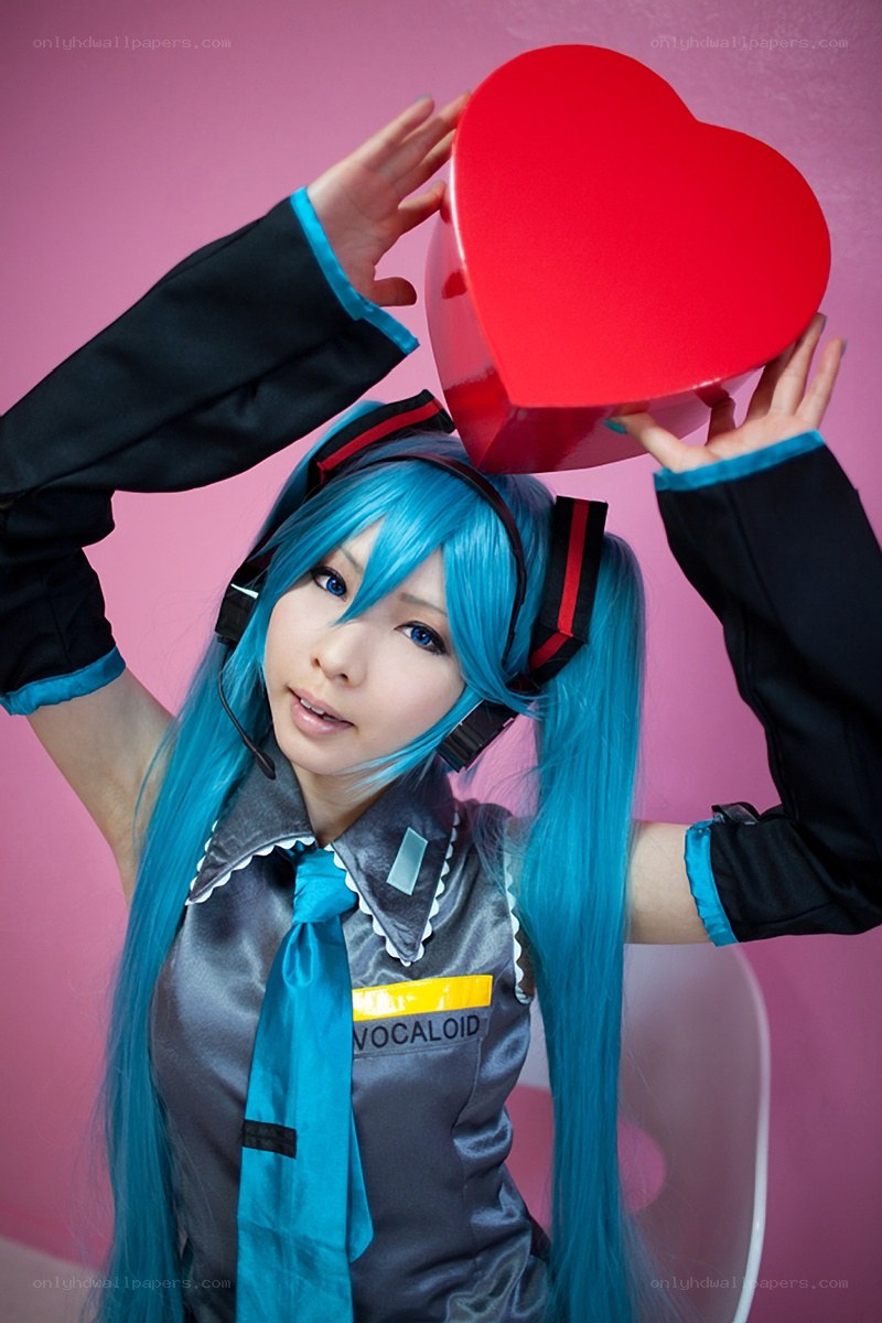 cosplayer holding heart prop