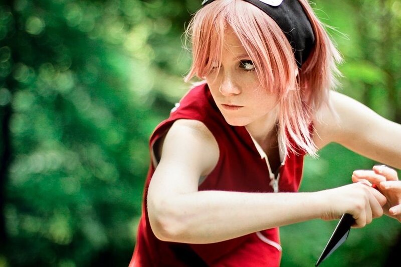 cosplayer holding kunai knife