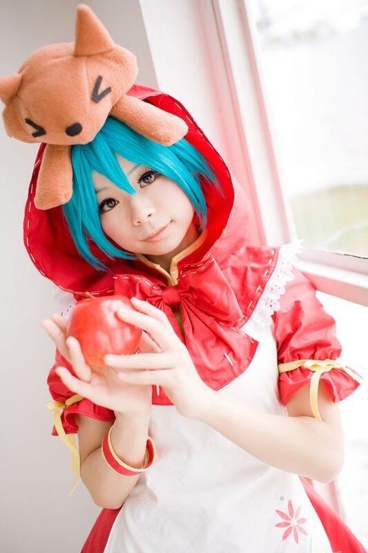 cosplayer holding red apple
