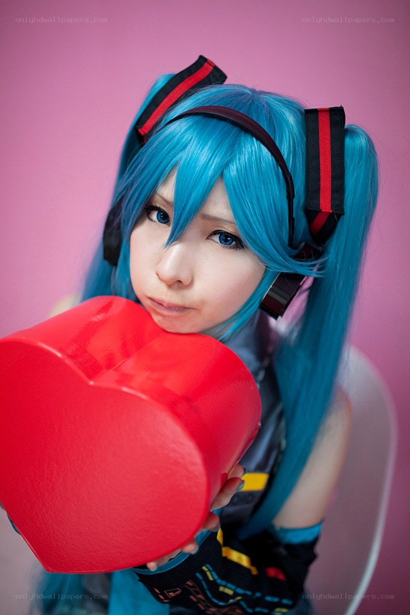 cosplayer holding red heart