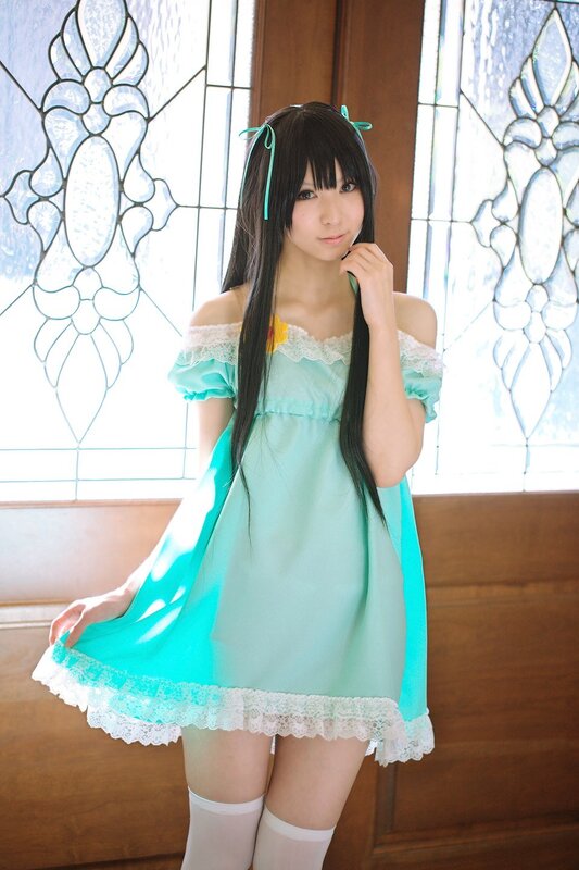cosplayer in a mint dress