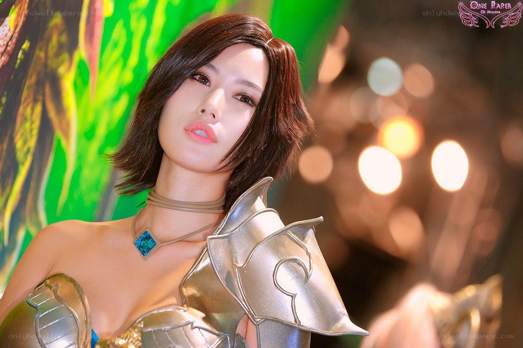 cosplayer in armor costume