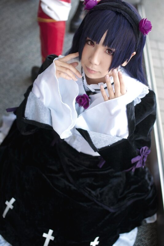 cosplayer in black and white dress