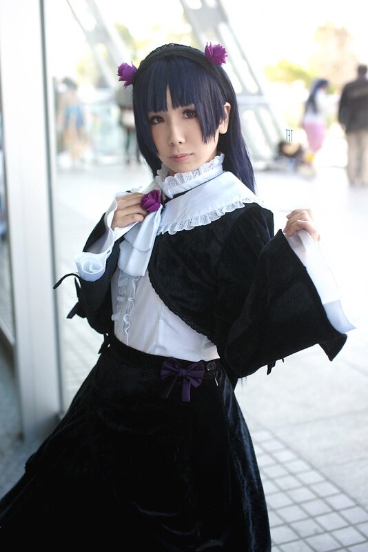 cosplayer in black and white dress
