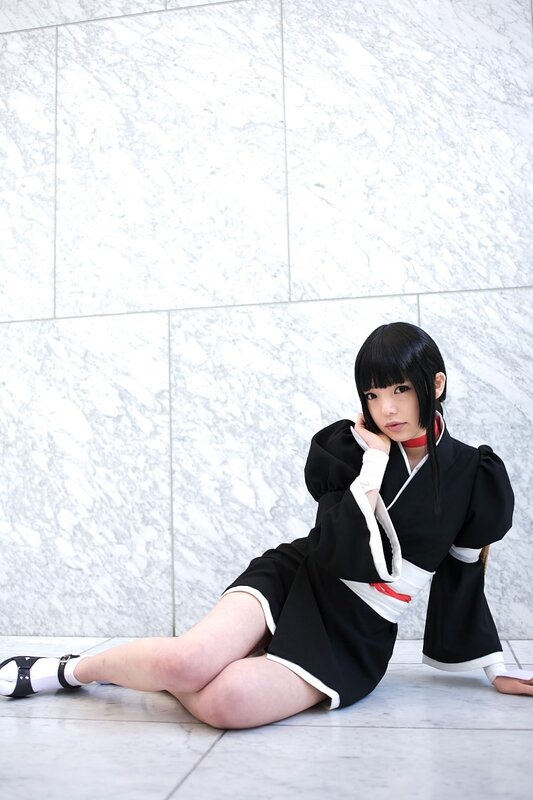 cosplayer in black and white outfit