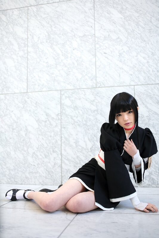 cosplayer in black and white outfit