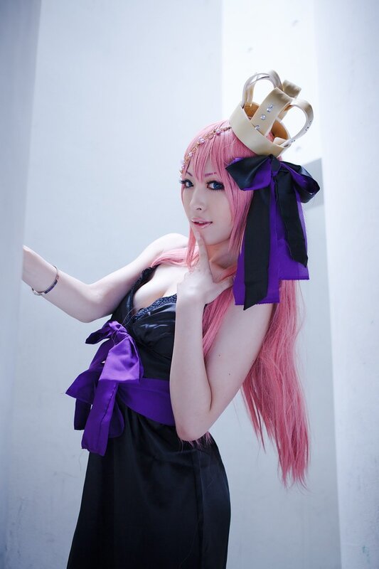 cosplayer in black dress