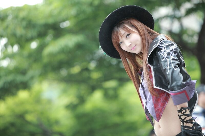 cosplayer in black hat
