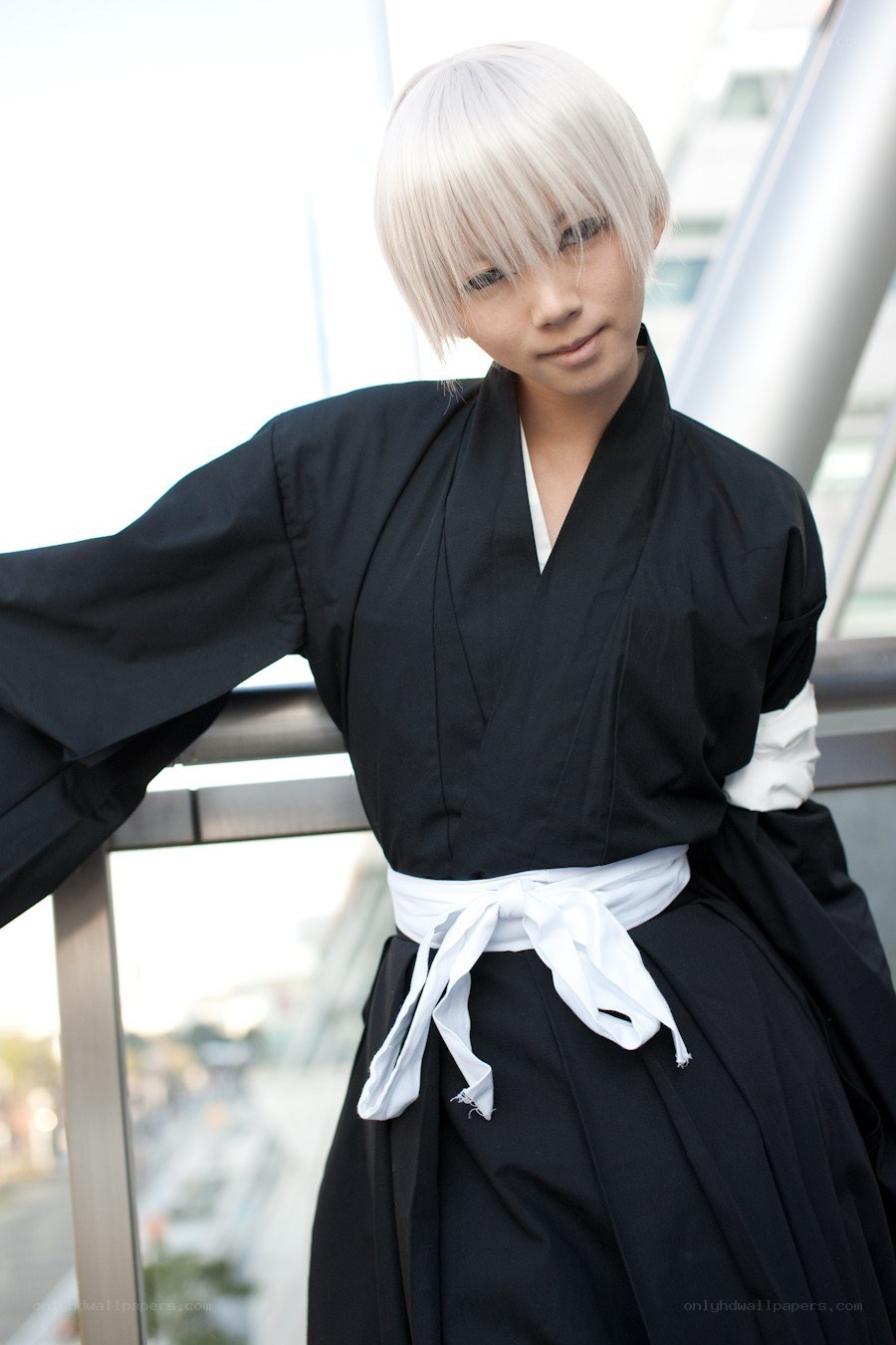 cosplayer in black kimono
