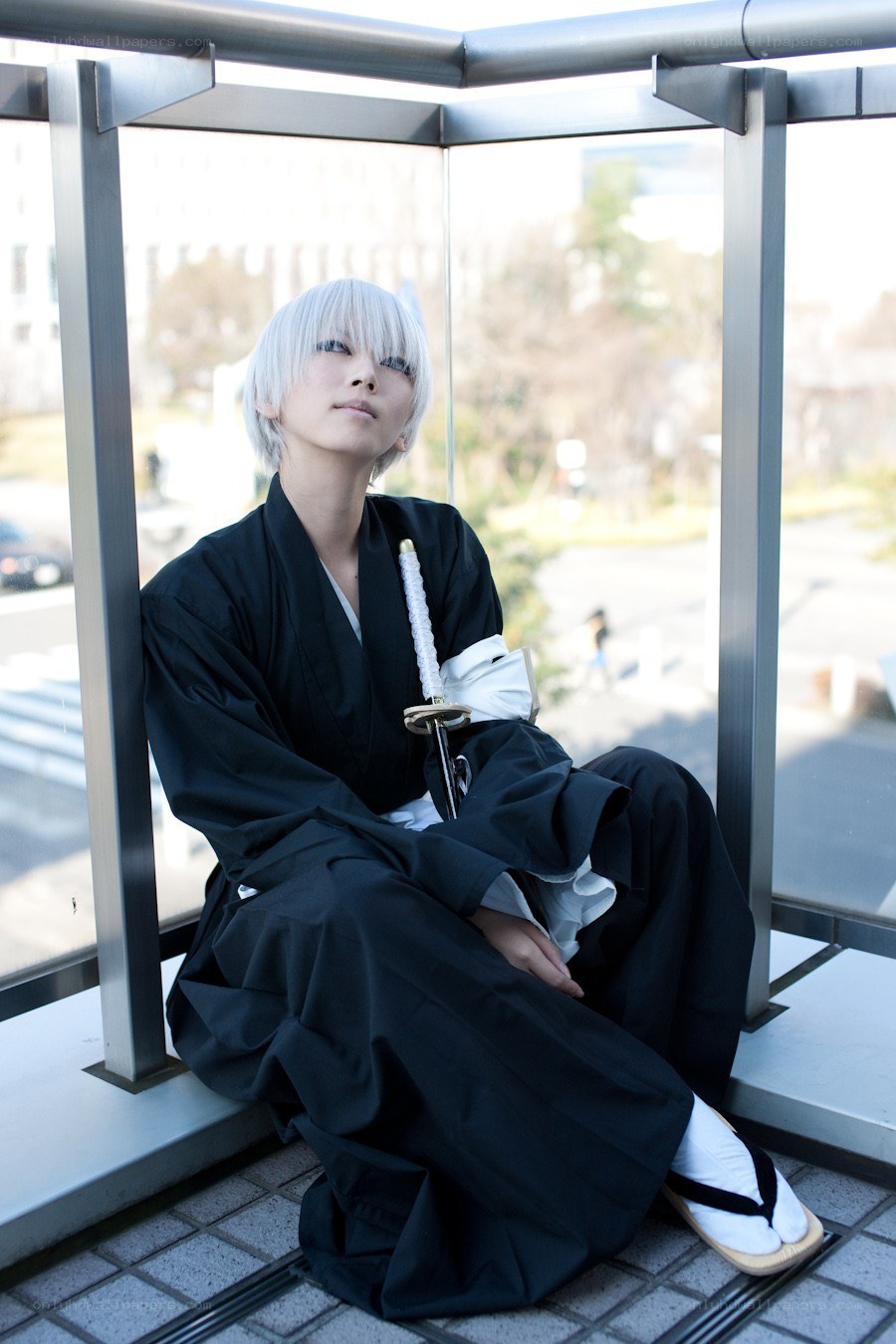 cosplayer in black kimono