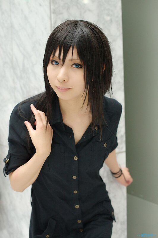 cosplayer in black shirt
