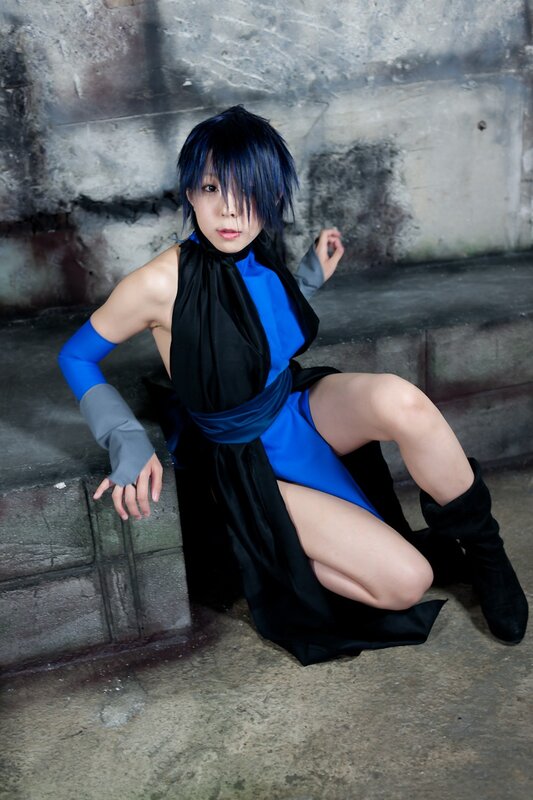 cosplayer in blue and black costume