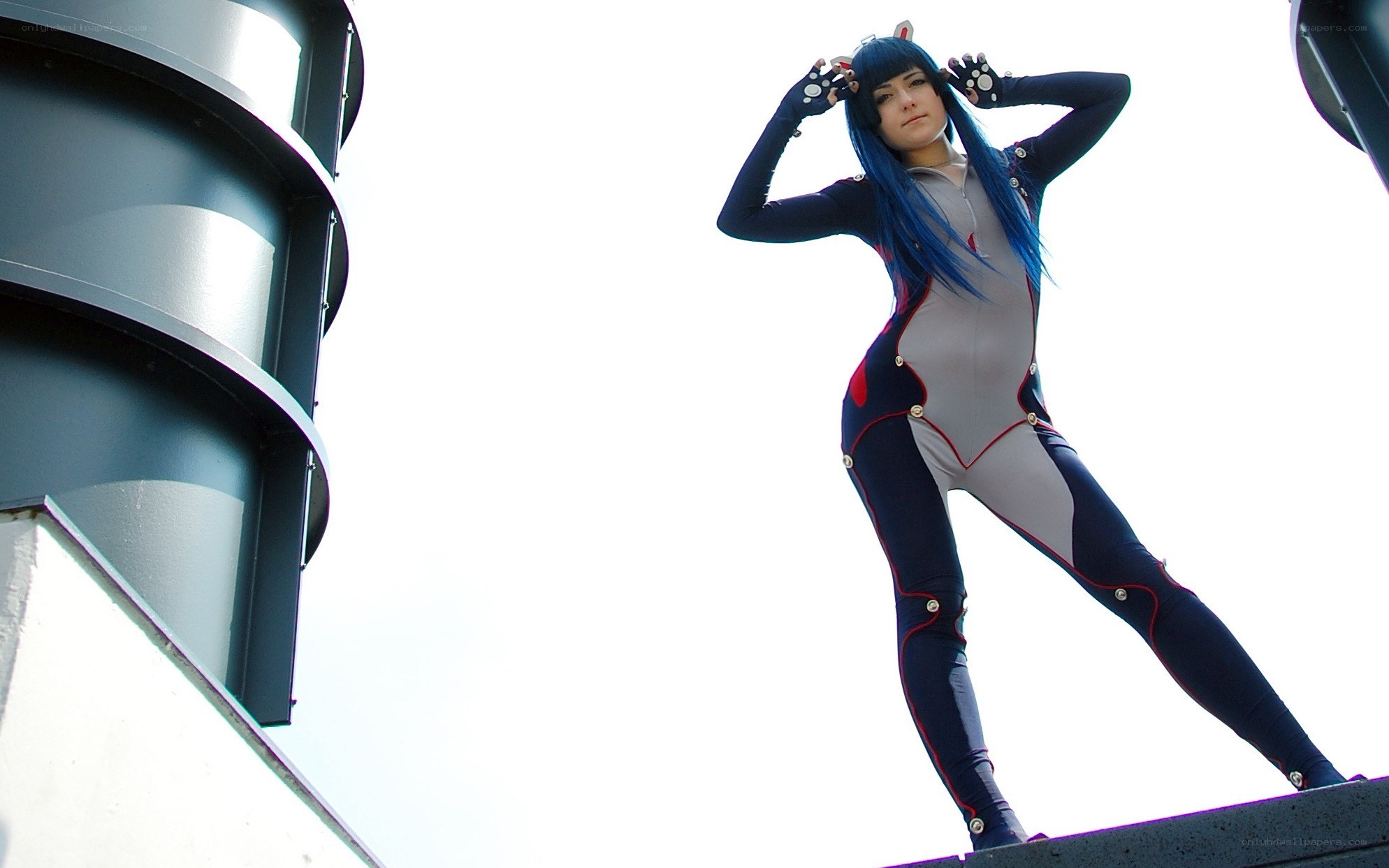 cosplayer in blue and gray suit